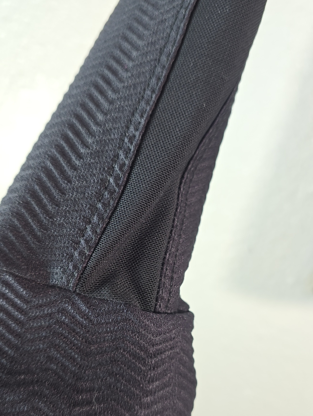 Rhaika Black Zip-Front Long Sleeve Top - Picture 6 of 10